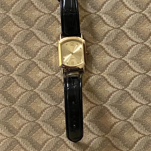 New Mens/Womens Analog Quartz Japan Movement Gold Tone Watch with New Battery - Picture 5 of 7